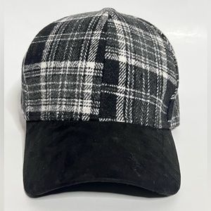 NWT | Black & White Flannel Adjustable Hat